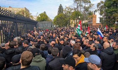 Protesters storm Abkhazia's parliament over deal