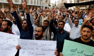 Pakistan mourns 40 victims of sectarian ambush