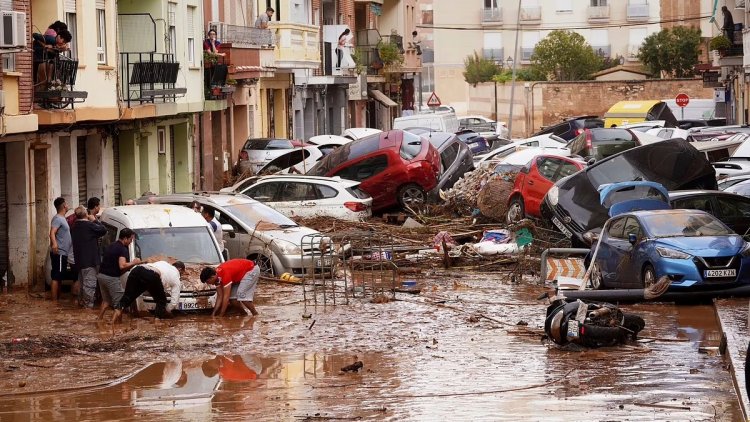 Flash floods in Spain’s Valencia kill 158