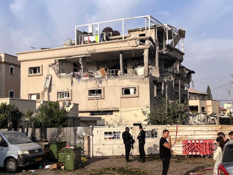 Projectiles from Lebanon injure 19 in central Israel