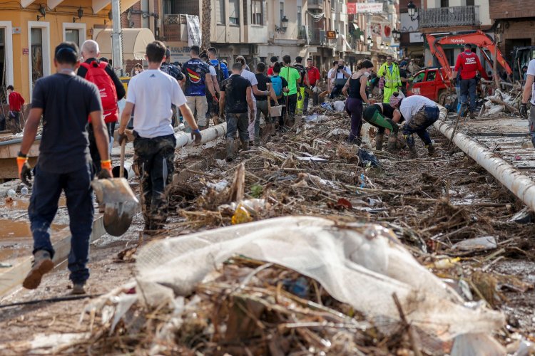 Spanish rescue teams search mall parking for victims