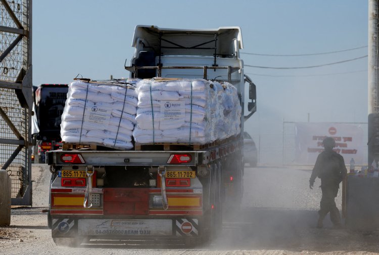 Aid trucks looted amid Gaza food shortages