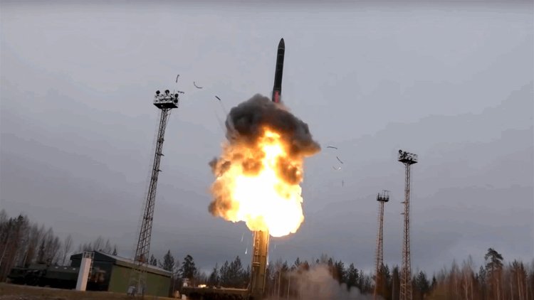 Russia strikes Ukraine with hypersonic missile