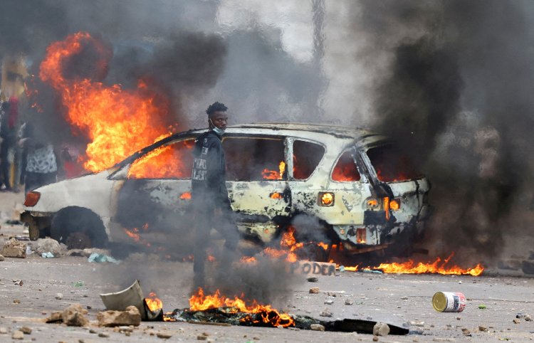 Mozambique protests disrupt key border crossing