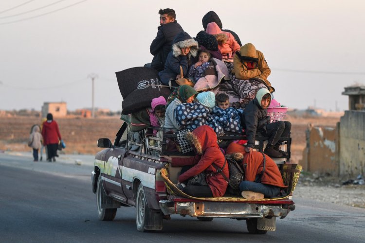 Displaced Syrians reach Tabqa after Aleppo fighting