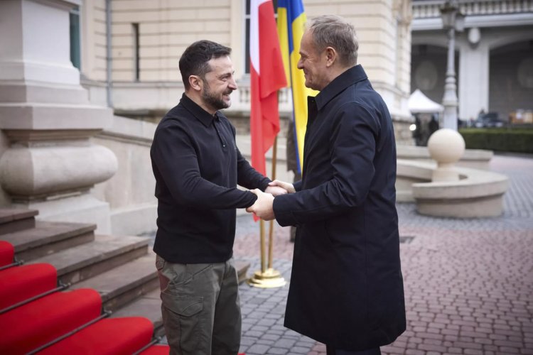 Zelenskyy meets Poland's Tusk in Lviv