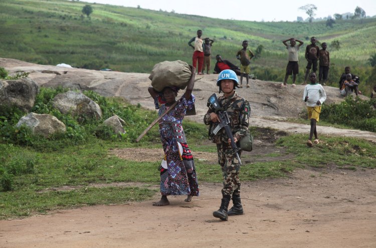 UN peacekeepers guard Congo farmers from militias