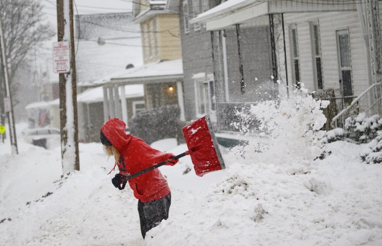 Winter storm wreaks havoc in upper Midwest