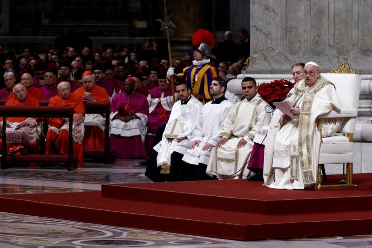 Pope Francis opens Holy Year at Christmas Mass