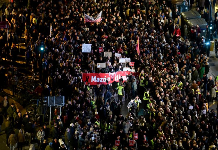 Valencia protests demand leader's resignation