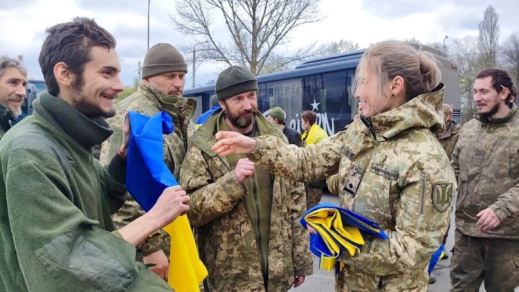 Ukraine-Russia swap frees hundreds of captives