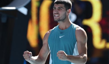 Alcaraz advances to Australian Open last 16