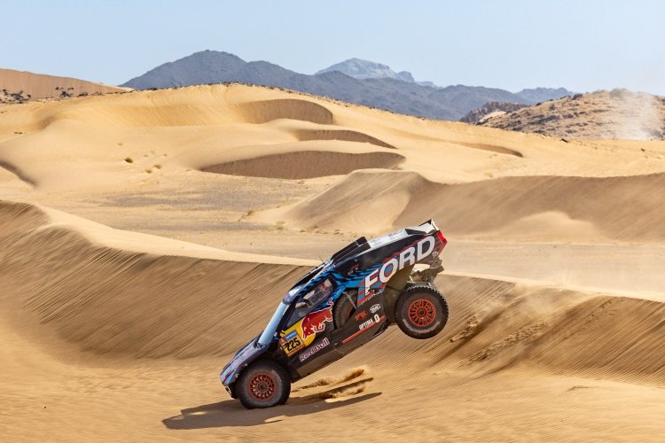 Sainz's Ford flips in Dakar Rally setback