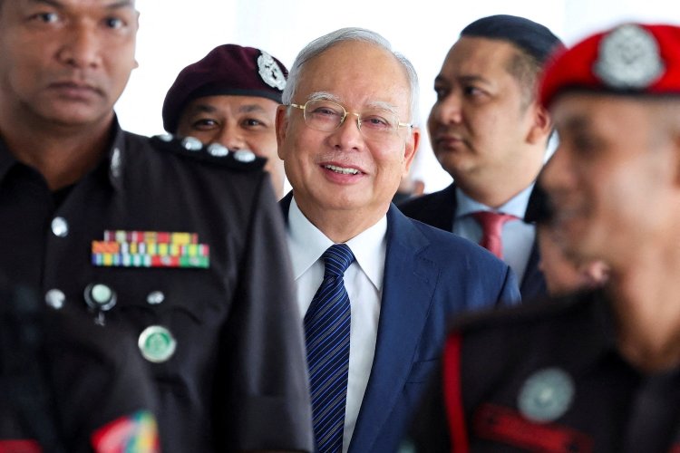 Malaysia court grants Najib access to key document