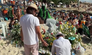 Brazilians honor Yemanja with beach offerings