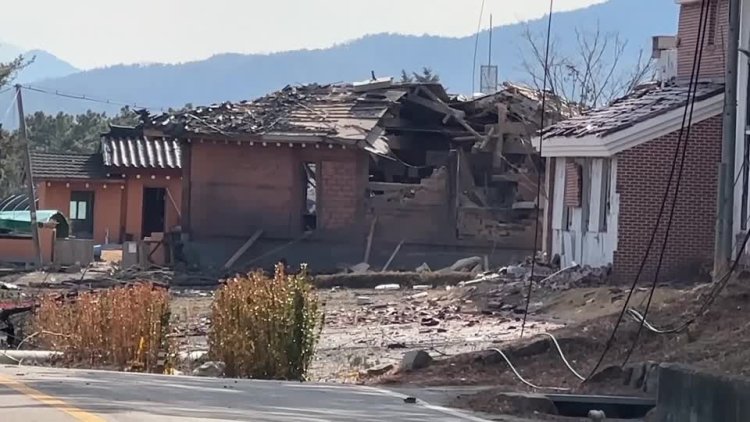 South Korean jets drop bombs on civilian area