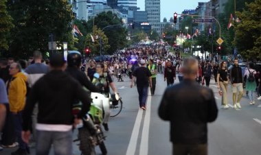 Serbian cyclists return to hero’s welcome
