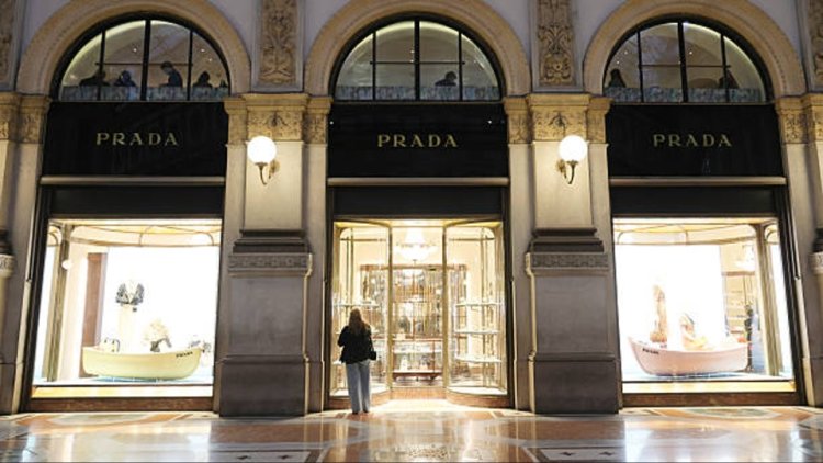 Prada acquires Versace for €1.25 billion