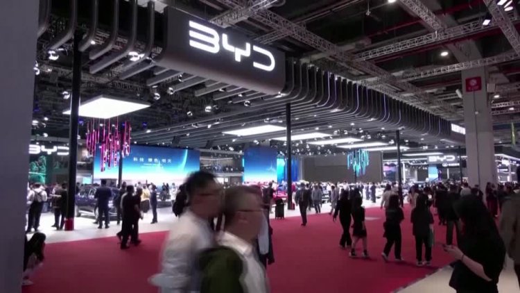 China’s factory growth slows but holds firm