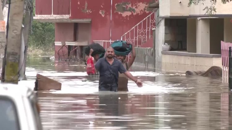 Heavy rains flood Bengaluru streets