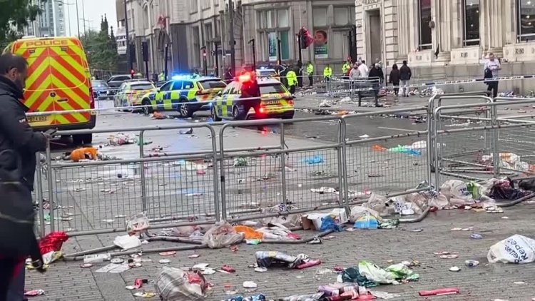 Car hits crowd at Liverpool FC parade