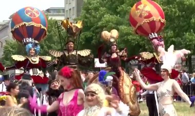 Berlin parade moves for culture carnival