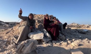 Mothers in Gaza risk death for food