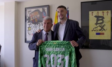 Barcelona sign Espanyol keeper Garcia