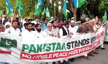 Pakistanis protest U.S. strikes on Iran