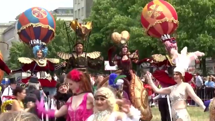 Berlin parade moves for culture carnival