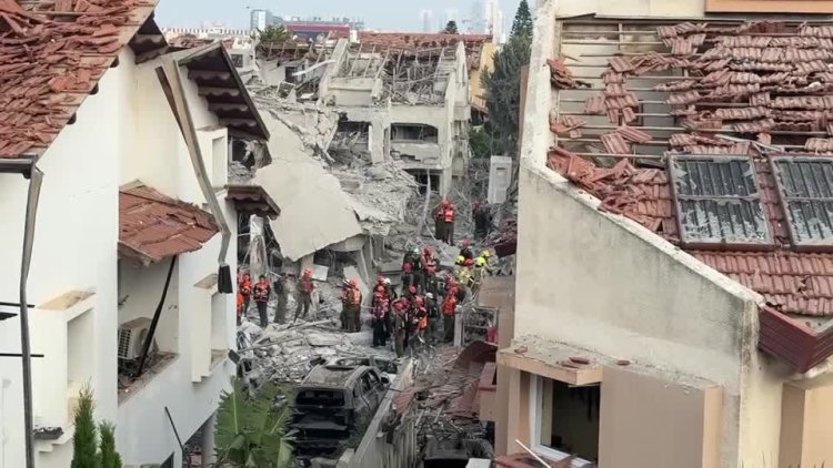 Iran missiles hit Tel Aviv area