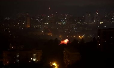 Russian air strike kills civilians in Kyiv