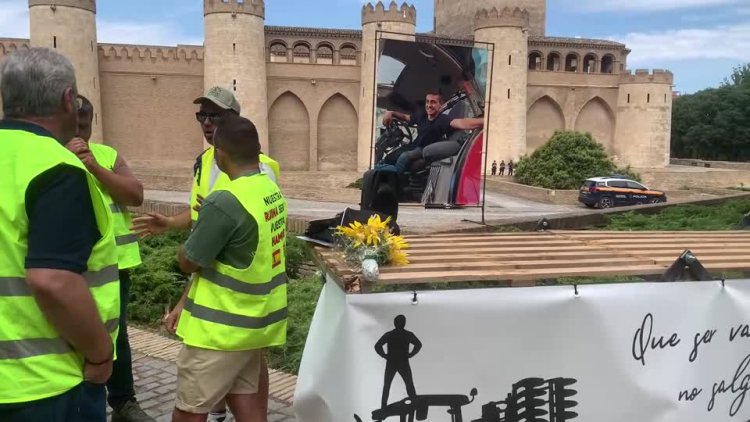 Spain mourns farmer who symbolized protests