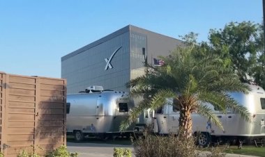 SpaceX to buy EchoStar spectrum for $17B