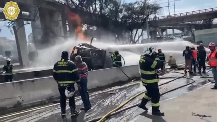 Gas truck explosion kills 8 in Mexico City