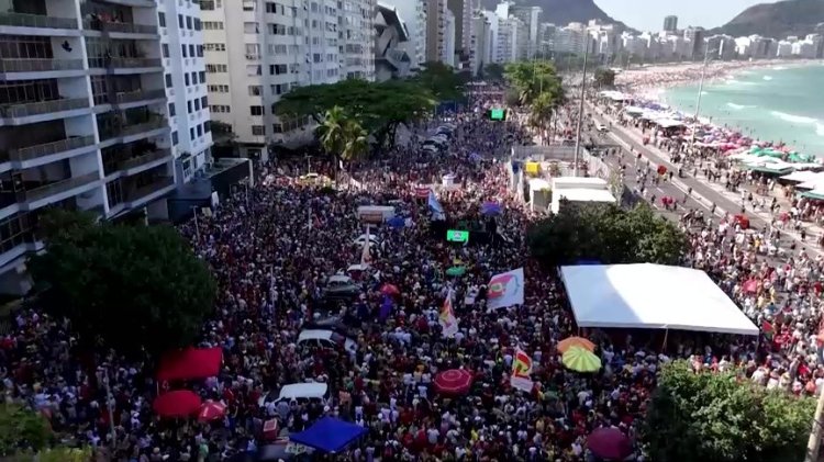 Thousands protest Brazil amnesty bills