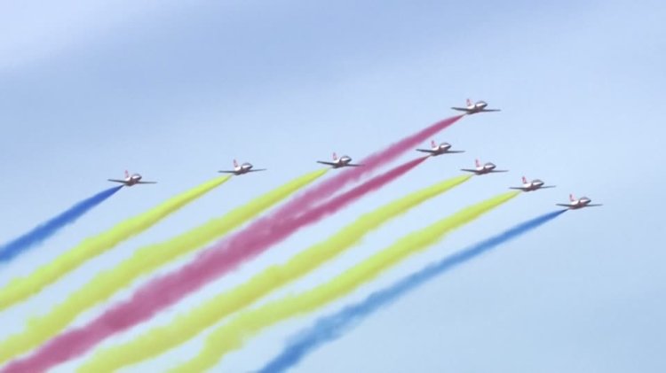 China showcases J-20 stealth at air show