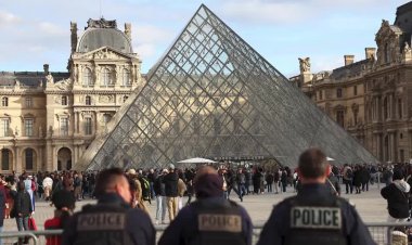 Two arrested over €88m Louvre jewel heist