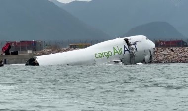 Cargo jet crash kills two in Hong Kong
