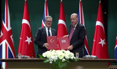 UK and Turkey sign £8bn jet deal