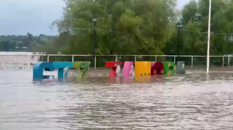 Deadly floods sweep across central Mexico