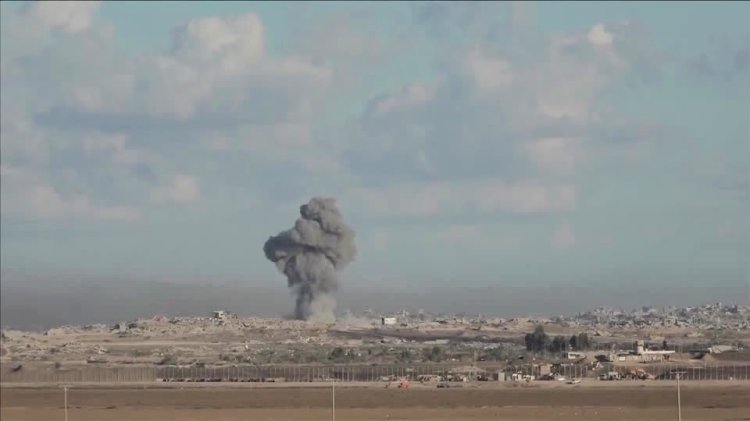 Gaza talks begin amid renewed explosions