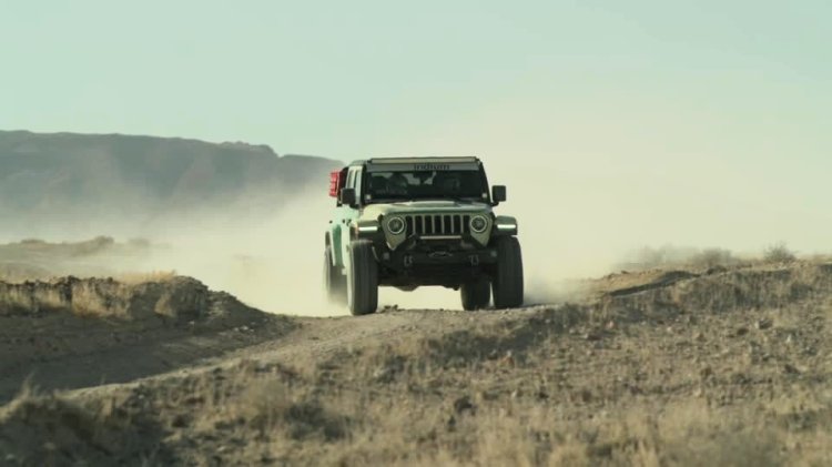 Petereit and Barlow lead Rebelle Rally start