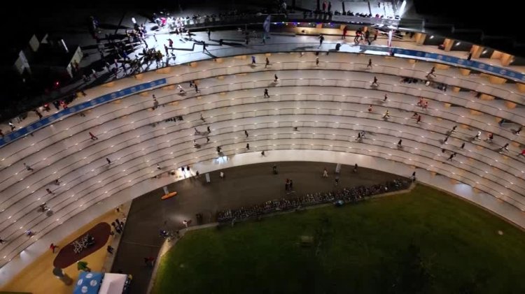 Lausanne students race up Vortex tower