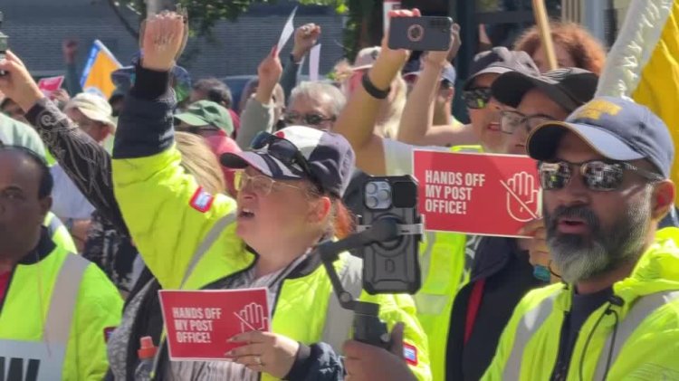 Canada Post workers launch nationwide strike