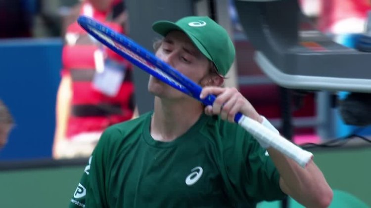 De Minaur and Auger-Aliassime reach last 16