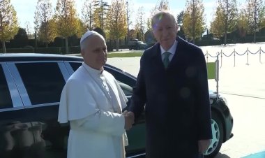 Pope Leo begins Ankara visit with calls for peace