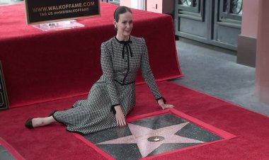 Sarah Paulson honored with walk of fame star