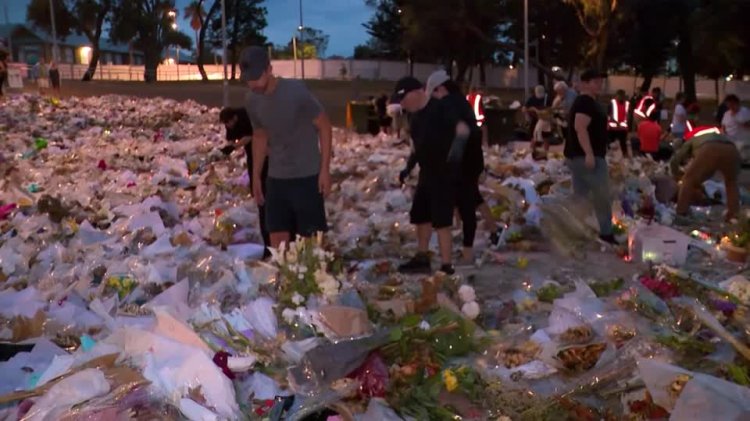 Bondi memorial removed after shooting
