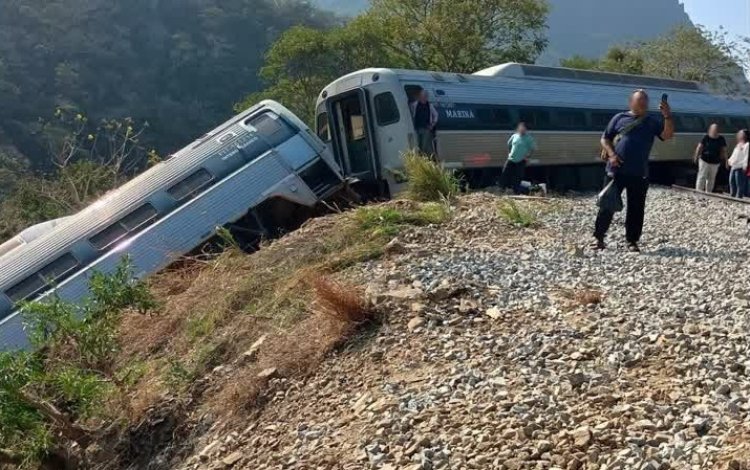 Mexico train derailment kills 13